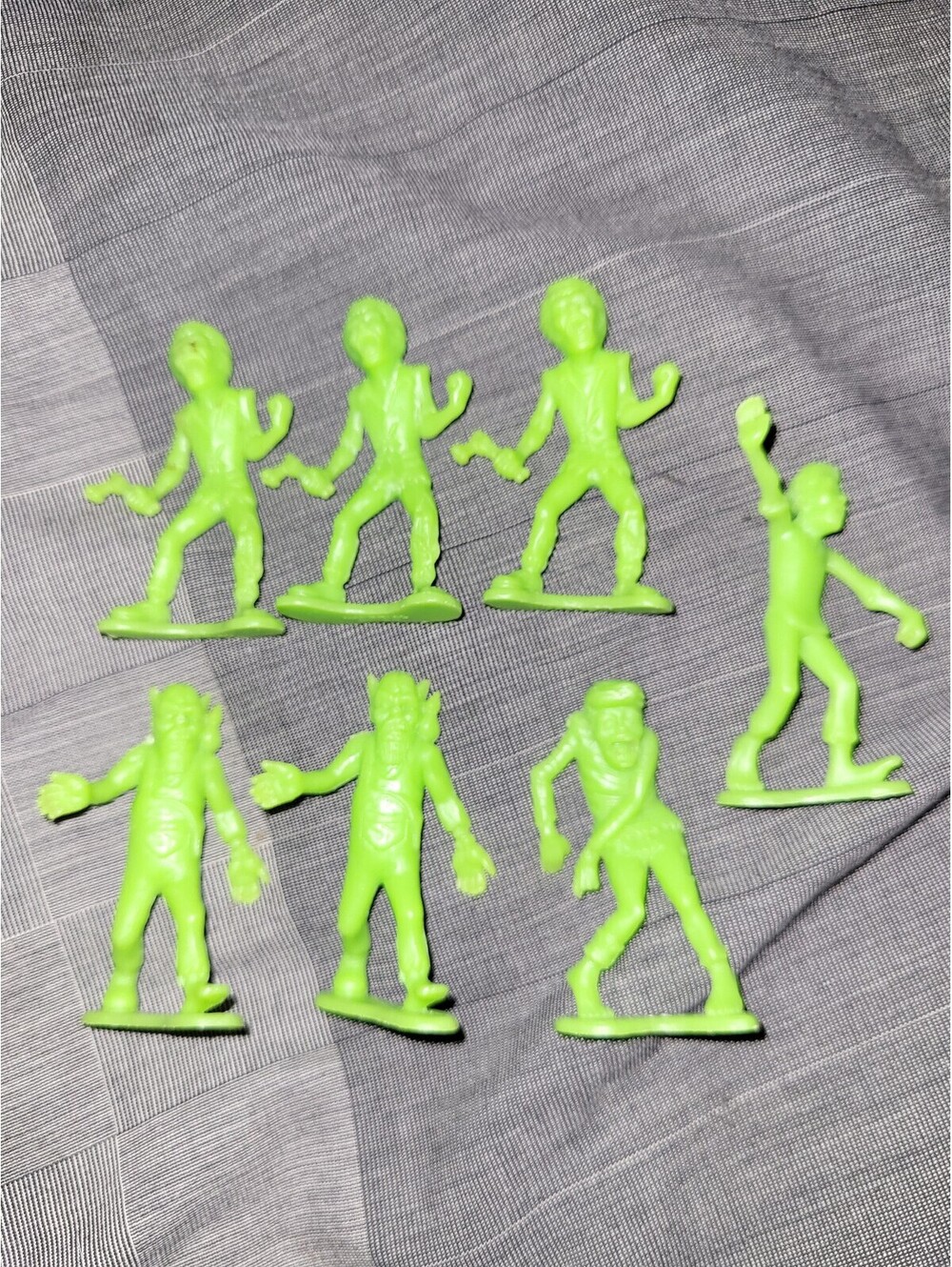Vintage-Style Green Plastic Zombie Figures Lot of 7 Toy Soldiers Monsters
